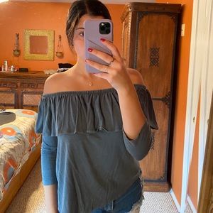 Quarter sleeve shirt with ruffle